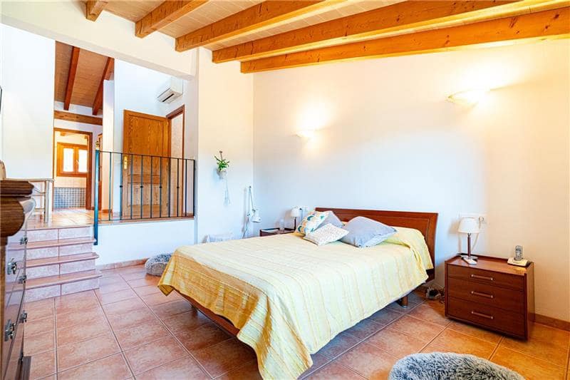 3 soveværelse Villa til salg i Alaro med swimmingpool garage - € 975.000 (Ref: 8465516)