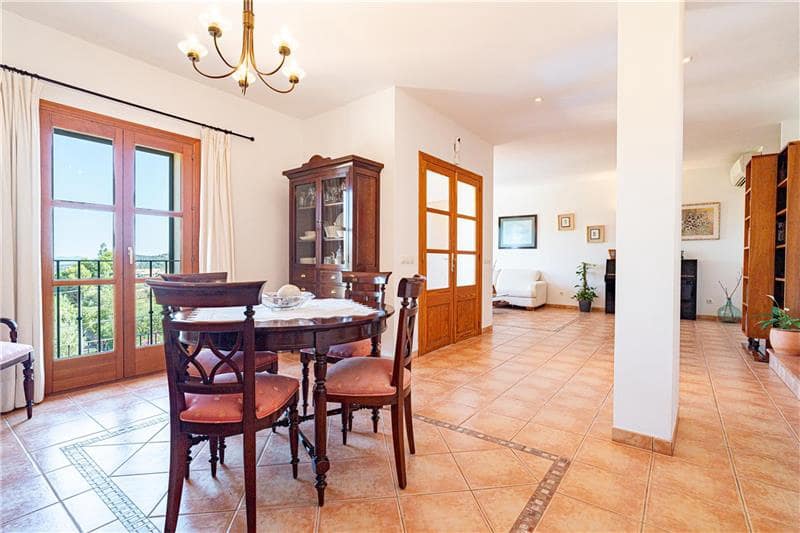 3 soveværelse Villa til salg i Alaro med swimmingpool garage - € 975.000 (Ref: 8465516)