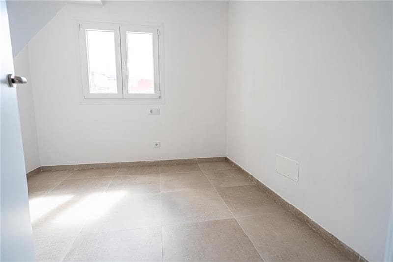 3 bedroom Apartment for sale in Palma de Mallorca - € 425,000 (Ref: 8573002)