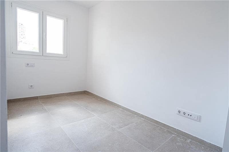 3 bedroom Apartment for sale in Palma de Mallorca - € 425,000 (Ref: 8573002)