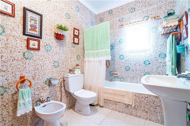 3 makuuhuone Maalaistalo myytävänä paikassa Algaida mukana 
autotalli - 450 000 € (Ref: 8635289)