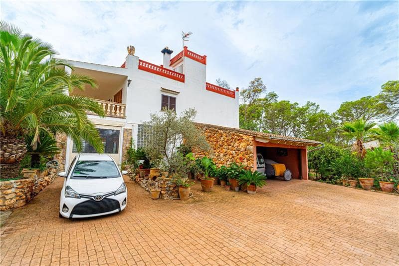 3 makuuhuone Maalaistalo myytävänä paikassa Algaida mukana 
autotalli - 450 000 € (Ref: 8635289)