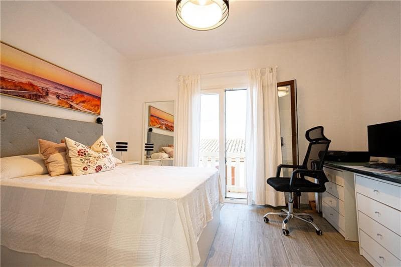 4 bedroom Townhouse for sale in Llucmajor with garage - € 420,000 (Ref: 8676522)