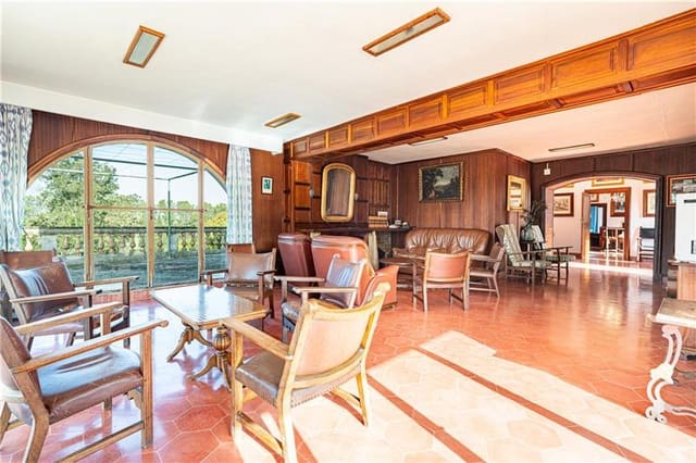 Maalaistalo myytävänä paikassa María de la Salud / María de la Salut mukana 
autotalli - 3 675 000 € (Ref: 8861530)