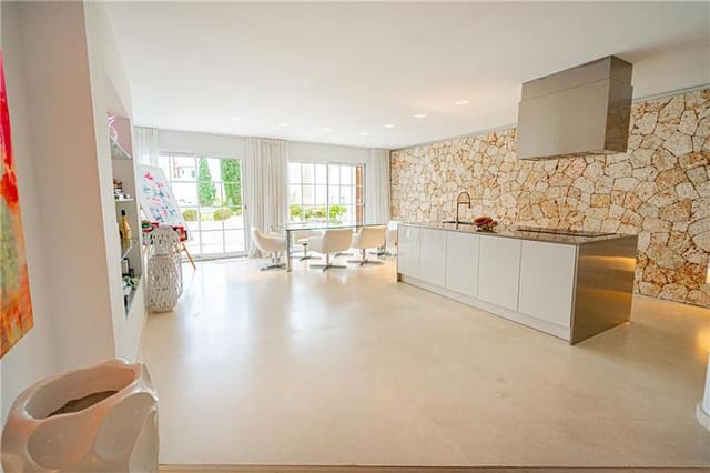 3 bedroom Beach Apartment for sale in Portocristo / Port de Manacor, Manacor with pool garage - € 799,000 (Ref: 8863098)