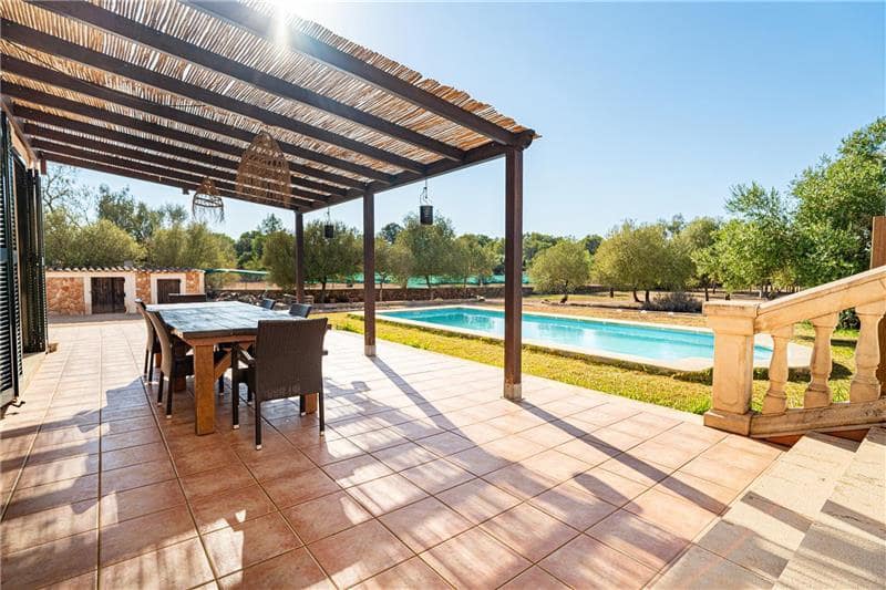 4 soveværelse Finca/Landehus til salg i Algaida med swimmingpool garage - € 1.750.000 (Ref: 9029998)