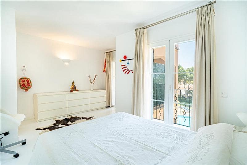 2 bedroom Beach Apartment for sale in Calvia with pool garage - € 685,000 (Ref: 9114492)