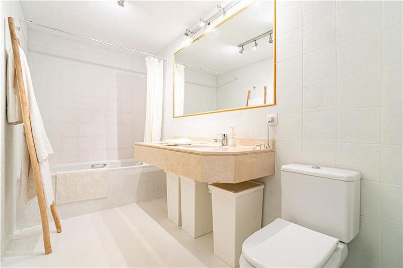 2 bedroom Beach Apartment for sale in Calvia with pool garage - € 685,000 (Ref: 9114492)