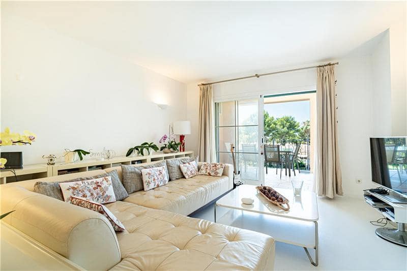 2 bedroom Beach Apartment for sale in Calvia with pool garage - € 685,000 (Ref: 9114492)