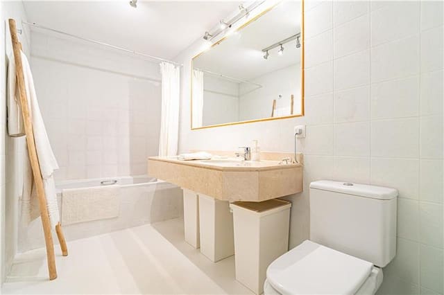 2 soveværelse Strandlejlighed til salg i Santa Ponsa, Calvià med swimmingpool garage - € 685.000 (Ref: 9114492)