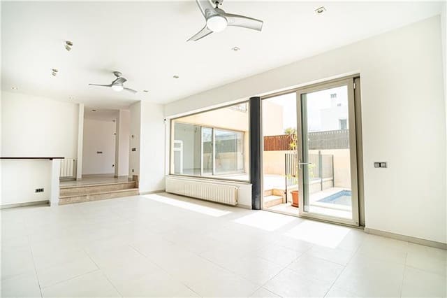 3 slaapkamer Rijtjeshuis te koop in Genova, Palma de Mallorca met zwembad - € 1.200.000 (Ref: 9146183)