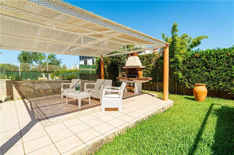 4 soveværelse Villa til salg i Llucmajor med swimmingpool garage - € 999.000 (Ref: 9164275)