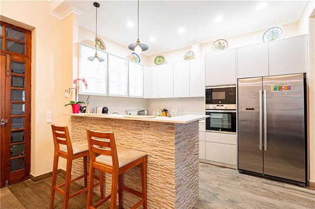 3 soveværelse Byhus til salg i Llucmajor med garage - € 800.000 (Ref: 9218557)