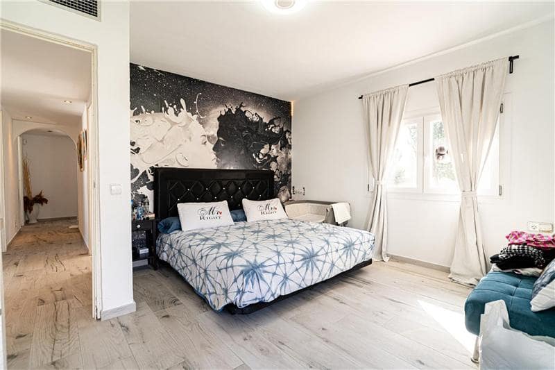 4 soveværelse Villa til salg i Palma de Mallorca med garage - € 945.000 (Ref: 9348411)