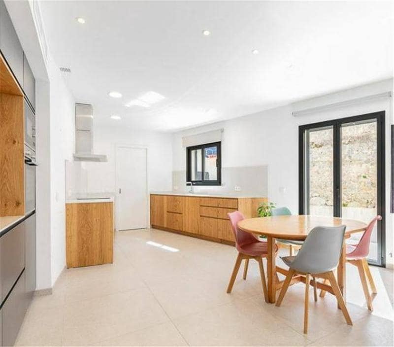 4 soveværelse Byhus til salg i Arta med garage - € 835.000 (Ref: 9379571)