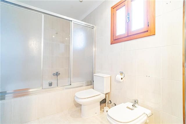 5 quarto Moradia para venda em Ses Salines com garagem - 1 350 000 € (Ref: 9805300)