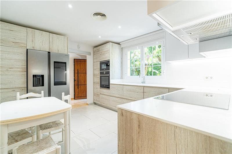 4 makuuhuone Rivitalo myytävänä paikassa Calvia mukana 
autotalli - 970 000 € (Ref: 9805364)