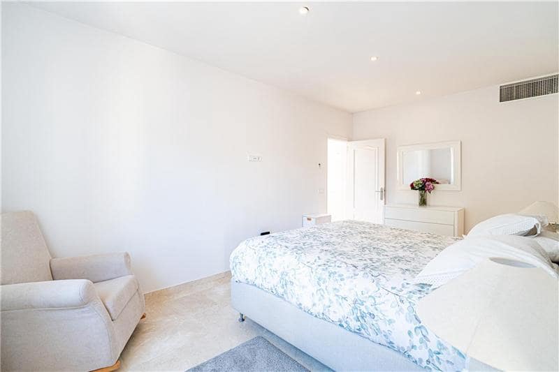 4 makuuhuone Rivitalo myytävänä paikassa Calvia mukana 
autotalli - 970 000 € (Ref: 9805364)