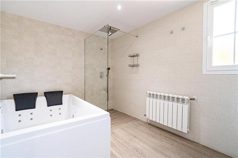 4 makuuhuone Rivitalo myytävänä paikassa Calvia mukana 
autotalli - 970 000 € (Ref: 9805364)