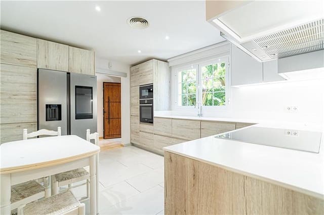 4 makuuhuone Rivitalo myytävänä paikassa Palmanova, Calvià mukana 
autotalli - 970 000 € (Ref: 9805364)