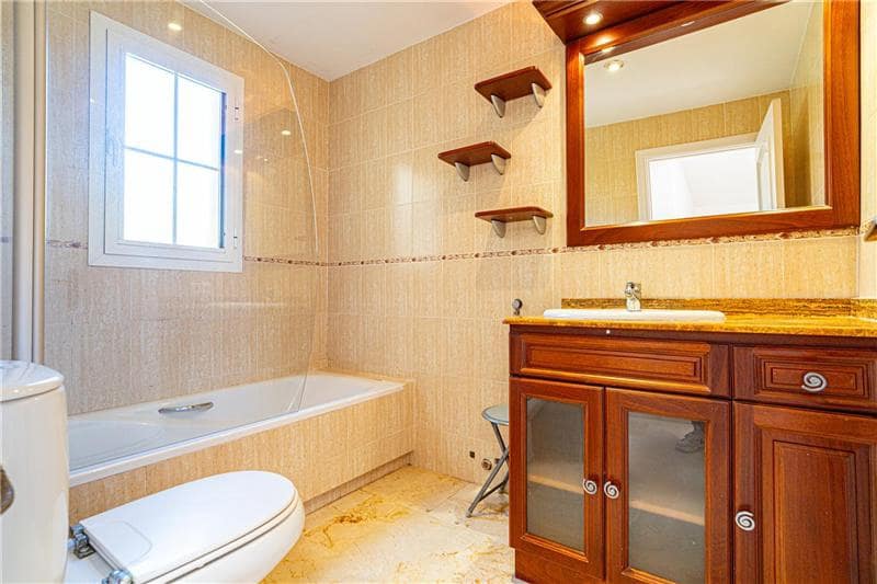 4 makuuhuone Rivitalo myytävänä paikassa Calvia mukana 
autotalli - 970 000 € (Ref: 9805364)