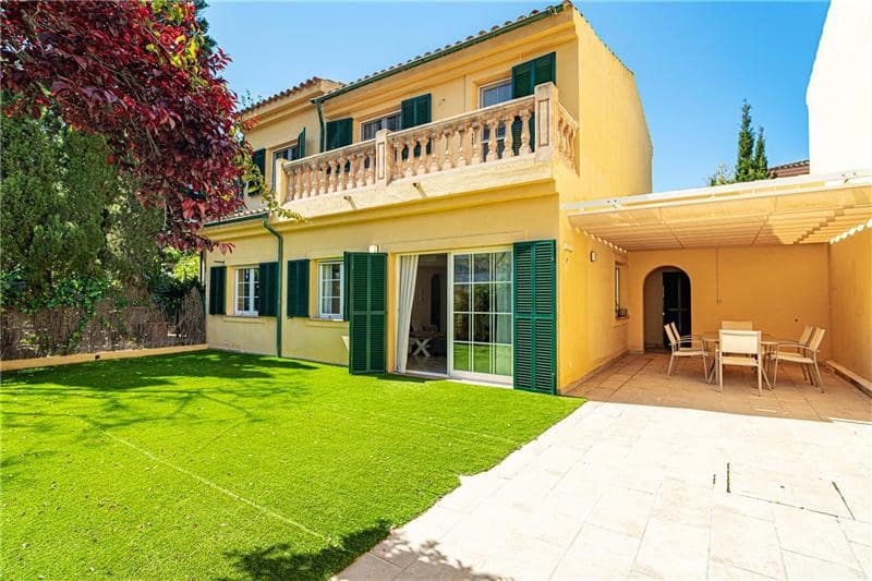 4 makuuhuone Rivitalo myytävänä paikassa Calvia mukana 
autotalli - 970 000 € (Ref: 9805364)