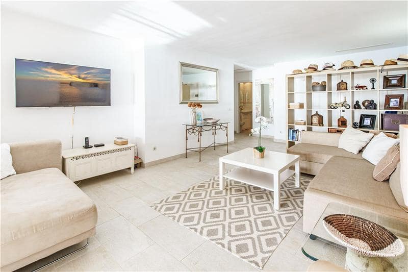 3 bedroom Beach Apartment for sale in Calvia with pool garage - € 1,475,000 (Ref: 9809889)