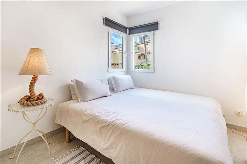 3 bedroom Beach Apartment for sale in Calvia with pool garage - € 1,475,000 (Ref: 9809889)