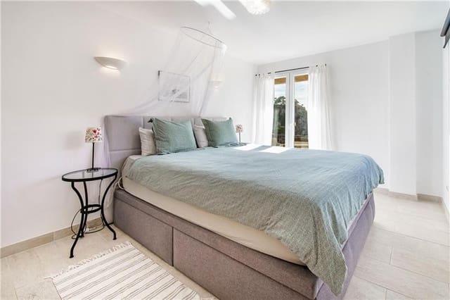 3 bedroom Beach Apartment for sale in Santa Ponsa, Calvià with pool garage - € 1,475,000 (Ref: 9809889)