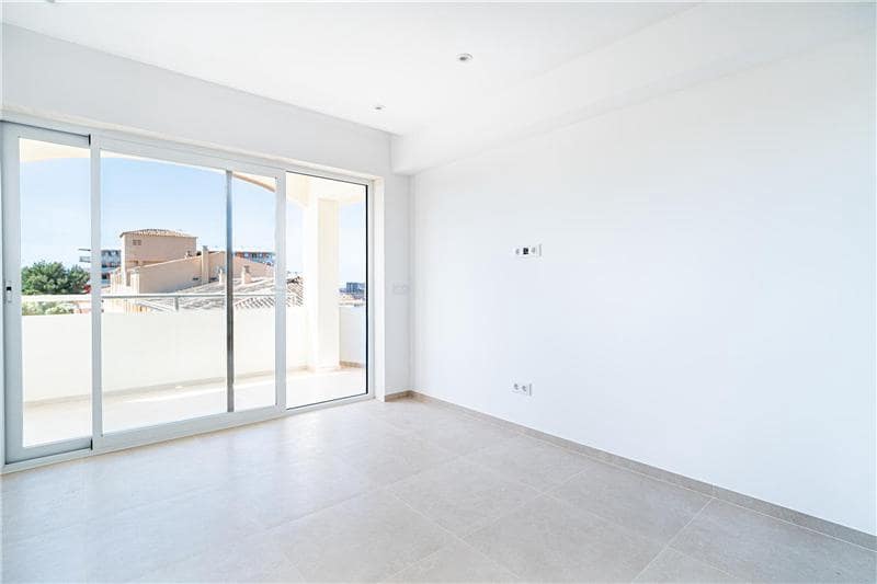 2 soveværelse Strandlejlighed til salg i Calvia med garage - € 685.000 (Ref: 9834526)