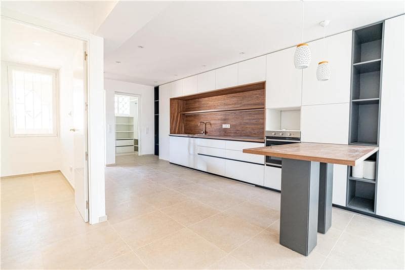 2 soveværelse Strandlejlighed til salg i Calvia med garage - € 685.000 (Ref: 9834526)