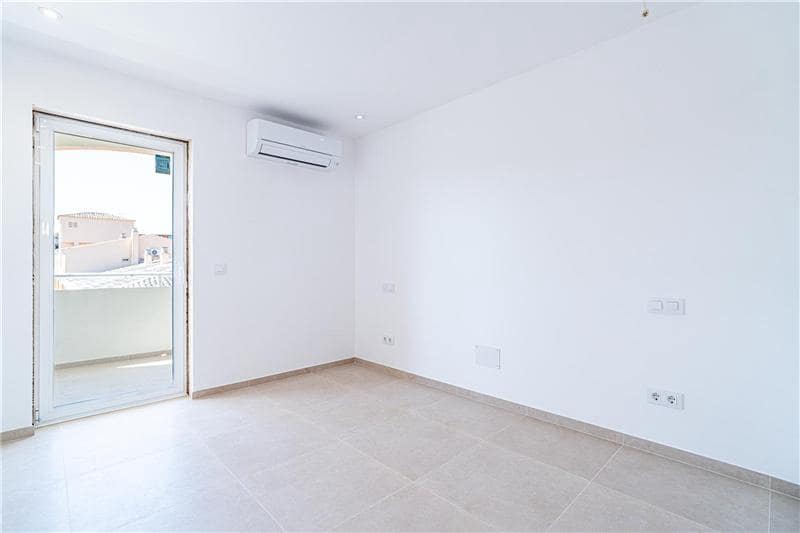 2 soveværelse Strandlejlighed til salg i Calvia med garage - € 685.000 (Ref: 9834526)