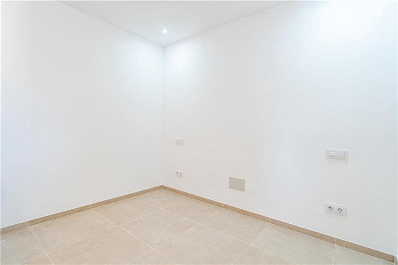 2 soveværelse Strandlejlighed til salg i Calvia med garage - € 685.000 (Ref: 9834526)