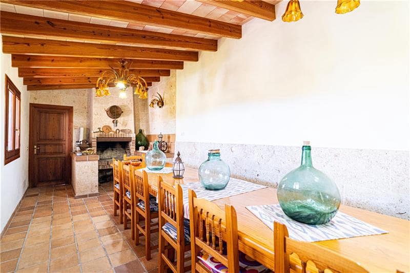 6 bedroom Villa for sale in Santa Maria del Cami with pool garage - € 980,000 (Ref: 9866016)