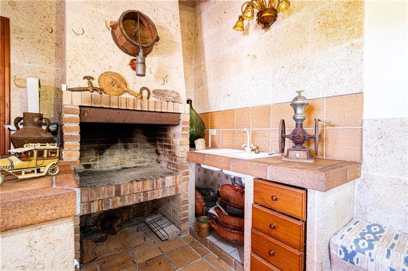 6 bedroom Villa for sale in Santa Maria del Cami with pool garage - € 980,000 (Ref: 9866016)