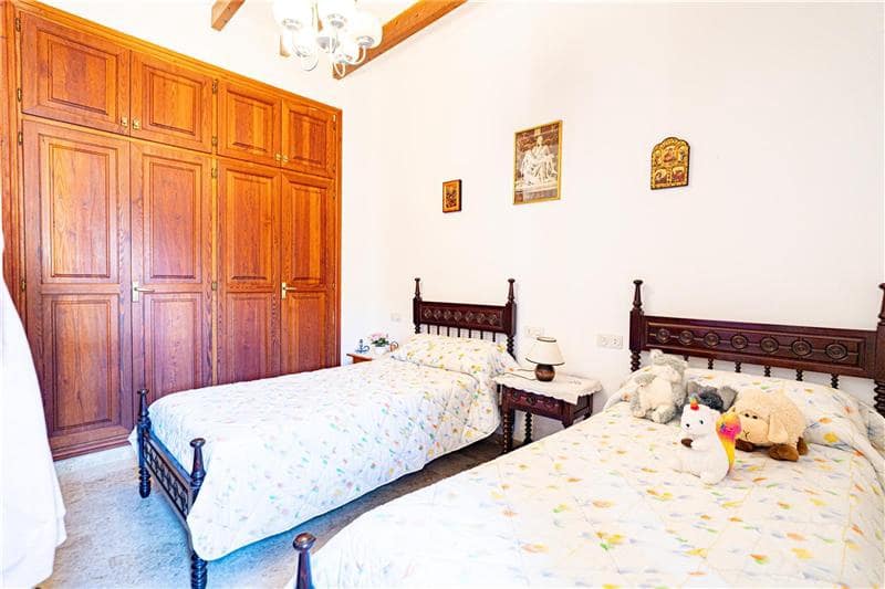 6 bedroom Villa for sale in Santa Maria del Cami with pool garage - € 980,000 (Ref: 9866016)