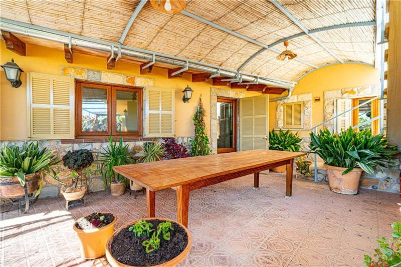 6 bedroom Villa for sale in Santa Maria del Cami with pool garage - € 980,000 (Ref: 9866016)