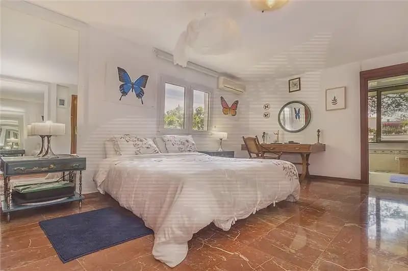 4 bedroom Villa for sale in Llucmajor with pool garage - € 3,200,000 (Ref: 9893302)