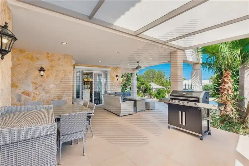 4 bedroom Villa for sale in Calvia with pool - € 3,290,000 (Ref: 9893310)