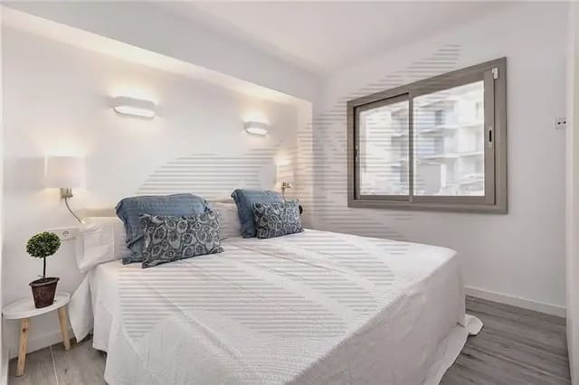 2 bedroom Flat for sale in L'Arenal, Palma de Mallorca with garage - € 643,000 (Ref: 9893318)