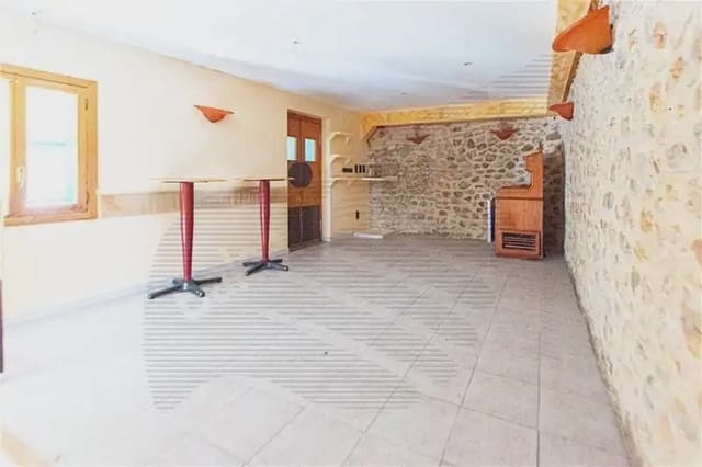 5 bedroom Townhouse for sale in Campanet - € 560,000 (Ref: 9893327)