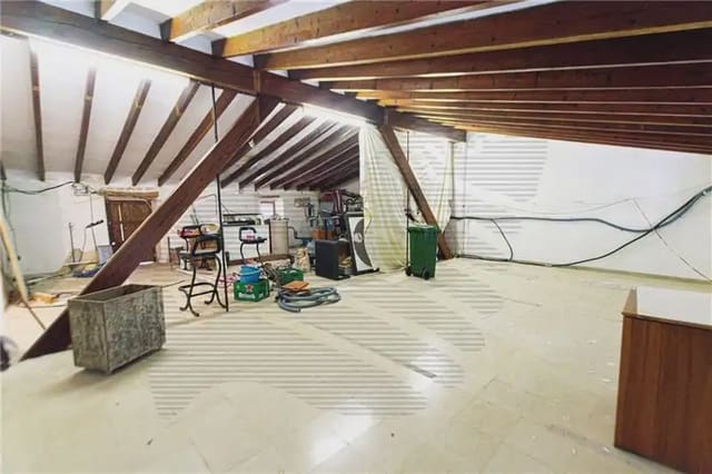 5 bedroom Townhouse for sale in Campanet - € 560,000 (Ref: 9893327)