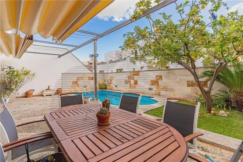 Chalet de 4 habitaciones en Palma de Mallorca en venta con garaje - 1.750.000 € (Ref: 9893334)