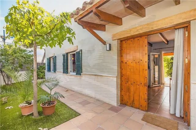 3 slaapkamer Villa te koop in Colonia de Sant Jordi, Ses Salines met garage - € 995.000 (Ref: 9893338)