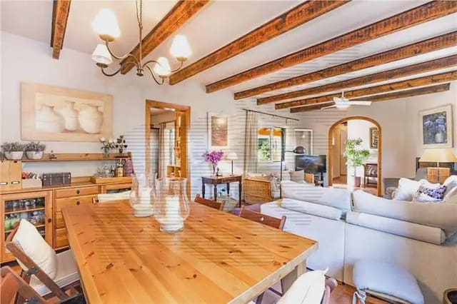 3 slaapkamer Villa te koop in Colonia de Sant Jordi, Ses Salines met garage - € 995.000 (Ref: 9893338)