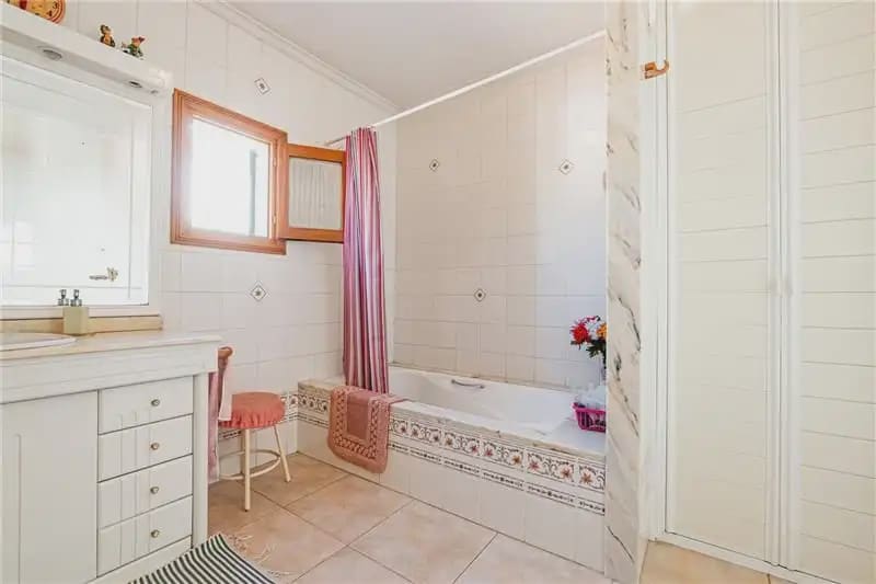 6 quarto Moradia para venda em Palma de Mallorca com garagem - 870 000 € (Ref: 9893341)