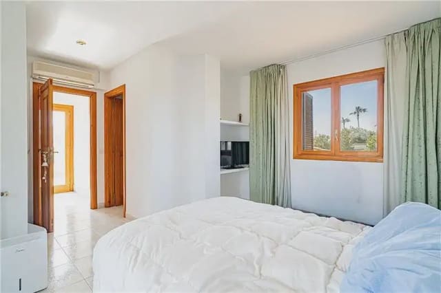 5 soverom Villa til salgs i Colonia de Sant Jordi, Ses Salines med garasje - € 1 350 000 (Ref: 9893363)