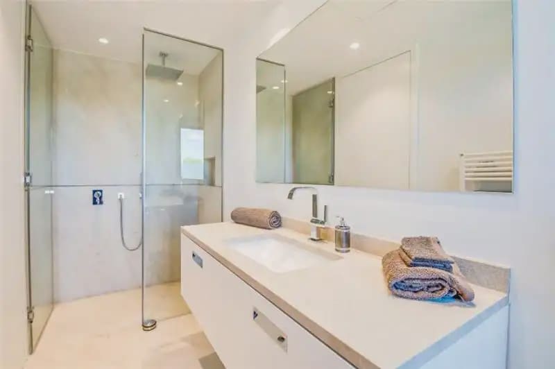 4 sypialnia Willa na sprzedaż w Santa Ponsa z basenem garażem - 9 890 000 € (Ref: 9893384)