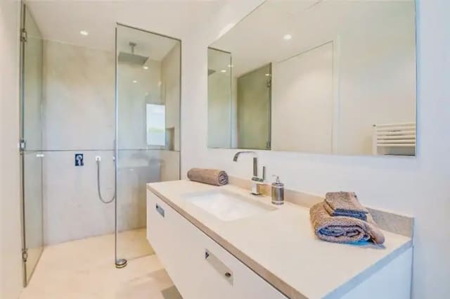 4 sypialnia Willa na sprzedaż w Santa Ponsa, Calvià z basenem garażem - 9 890 000 € (Ref: 9893384)