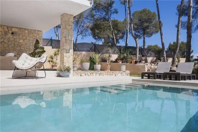 Chalet de 4 habitaciones en Costa de la Calma, Calvià en venta con piscina garaje - 1.695.000 € (Ref: 9893385)